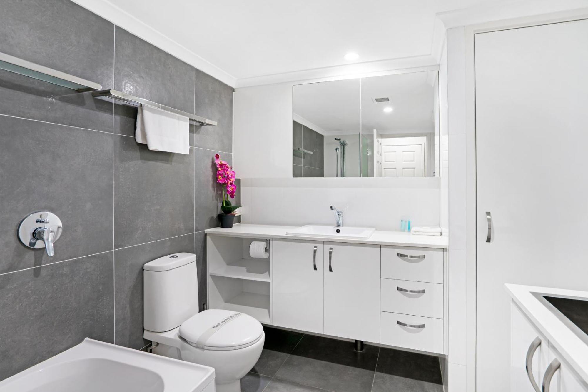 Oceanside Cove Aparthotel Gold Coast Buitenkant foto