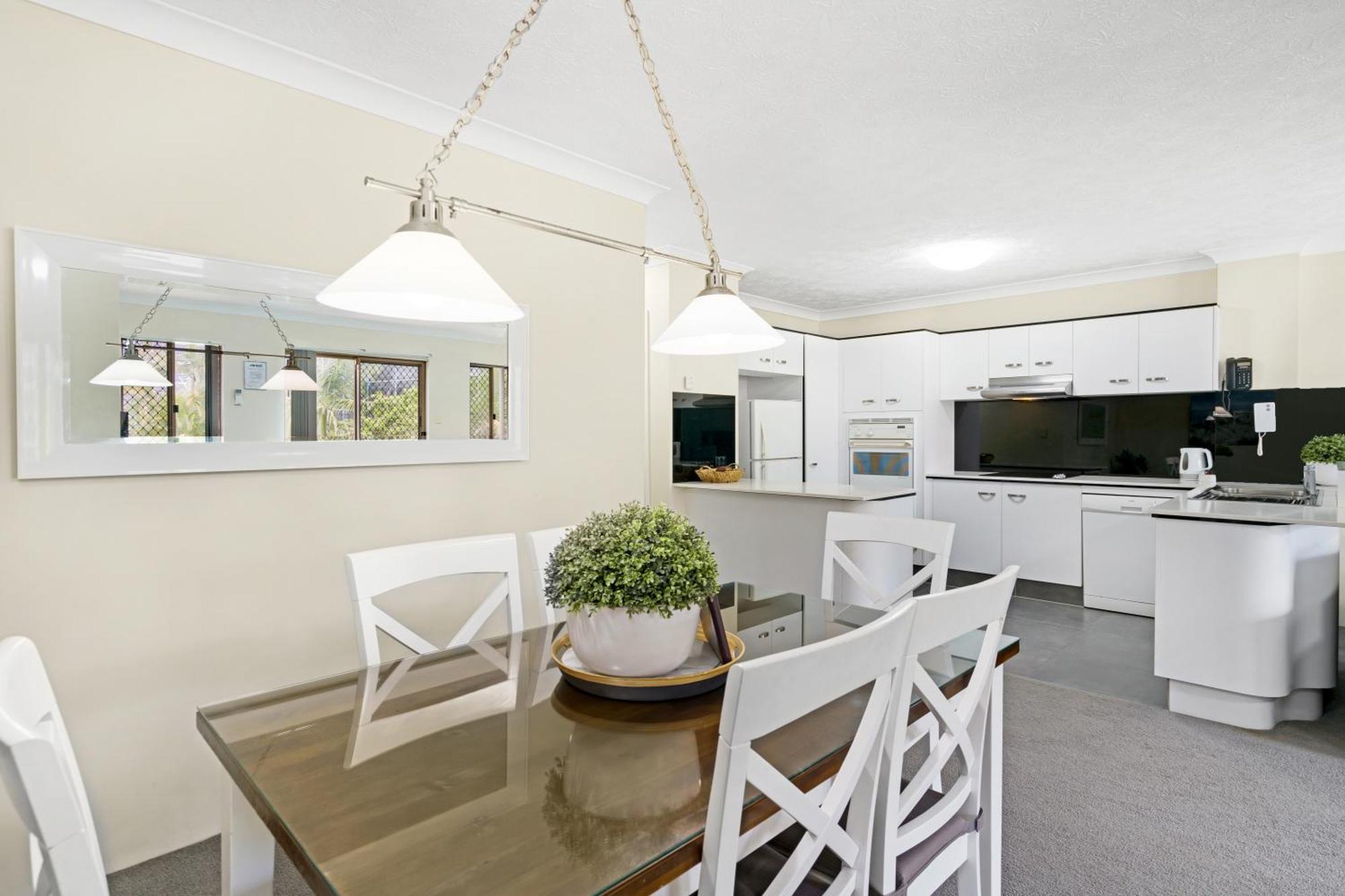 Oceanside Cove Aparthotel Gold Coast Buitenkant foto